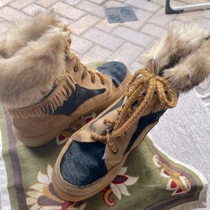 Women’s Vintage Taiga fur boots size 37.5